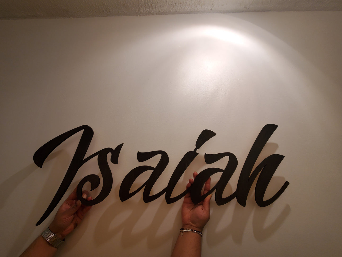 Plaque nominative « Isaiah » de 36 po en marron foncé