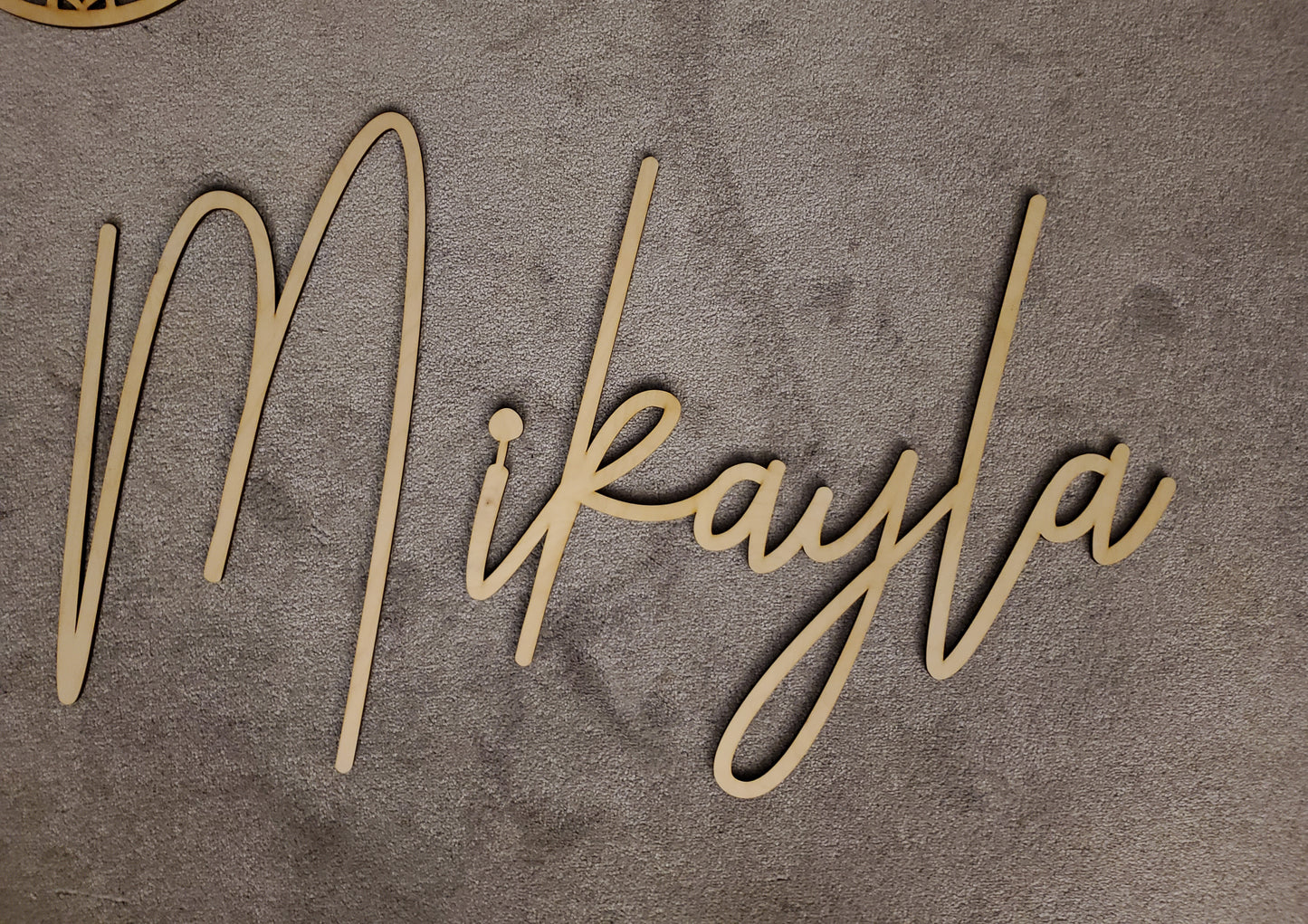 Enseigne 'Mikayla' 36" en bois naturel